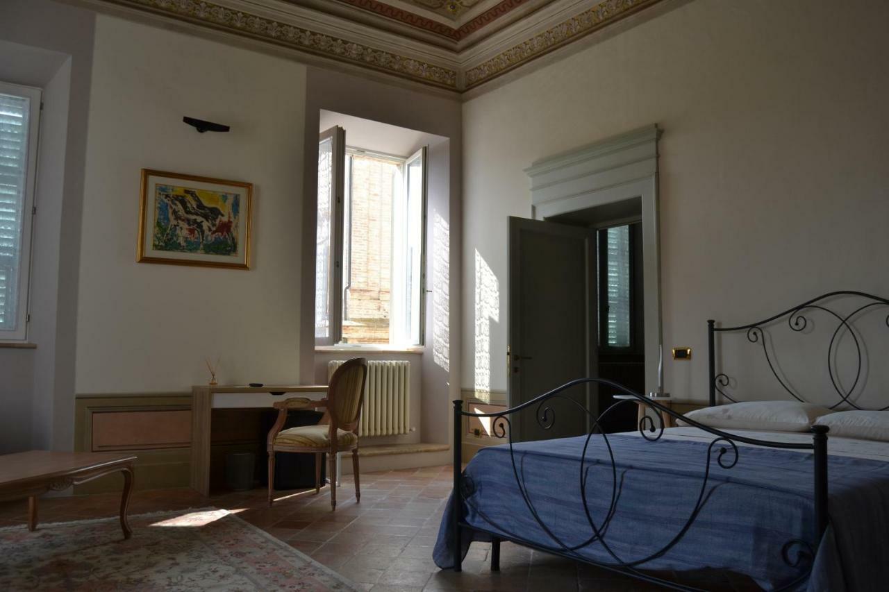 Palazzo Roberti Monte San Giusto Exterior foto